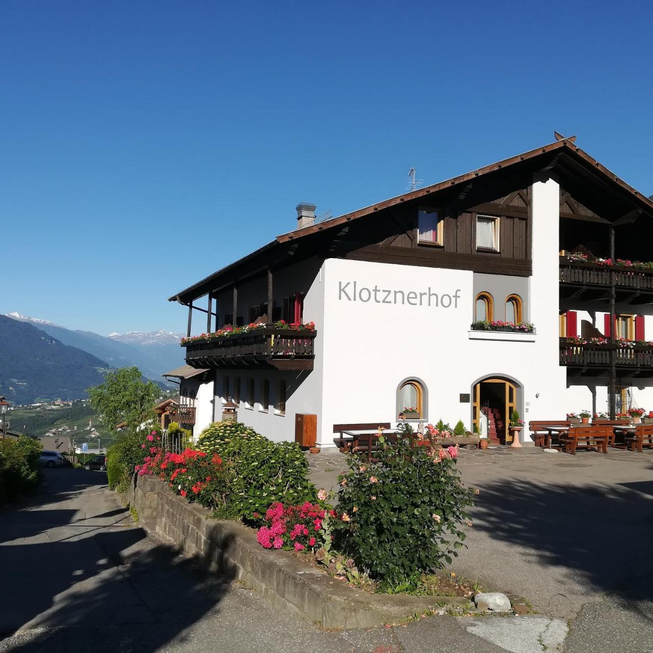 Pension Apartments Klotznerhof Schenna Exterior photo